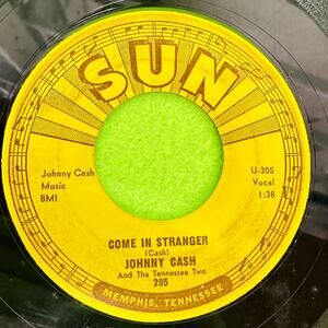 JOHNNY CASH Come in Stranger / Guess Things‎ Happen That Way SUN 295 1958 45rpm